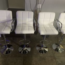 Brand New Set Of 4 White Bar Stools With Arm Handles / white Pub Stools / Adjustale Height / Swive / Price Is Firm / New in box 📦 