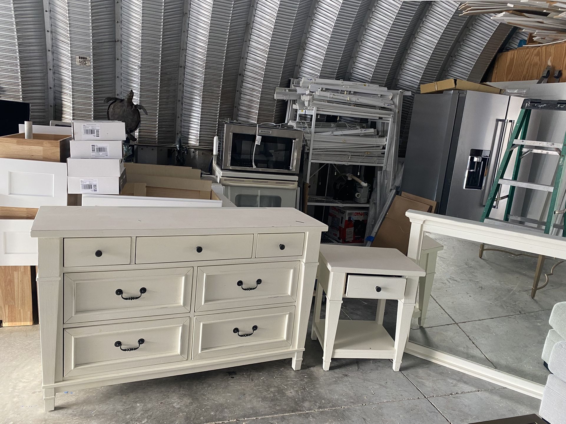 Bedroom drawer, nightstand, and mirror set