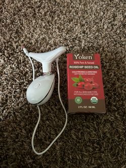 Face massager with oil
