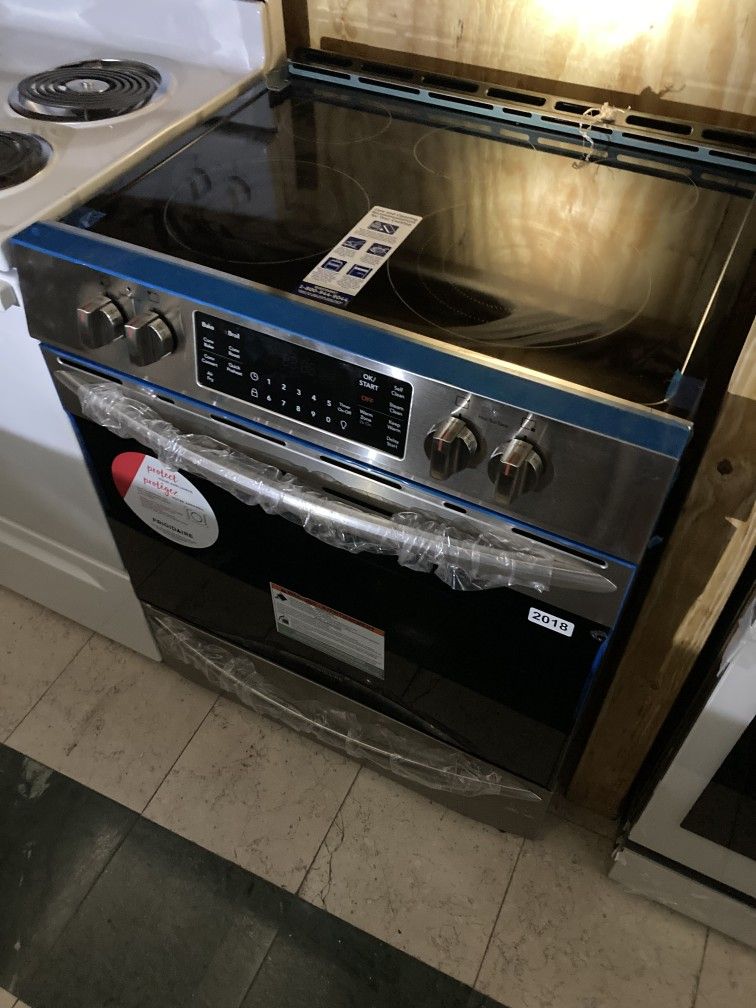 FRIGIDAIRE GALLERY 30” SLIDE IN ELECTRIC STOVE STAINLESS STEEL WITH AIR FRYER $1000