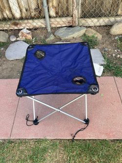 Collapsible camping table