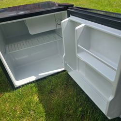  Magic Chef Mini Fridge And Freezer 