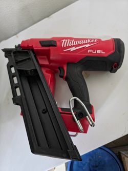 Milwaukee FUEL Cordless Framing Nailer