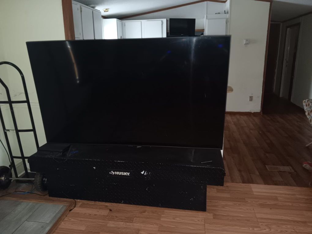 For Sale Tv And Box Husky
