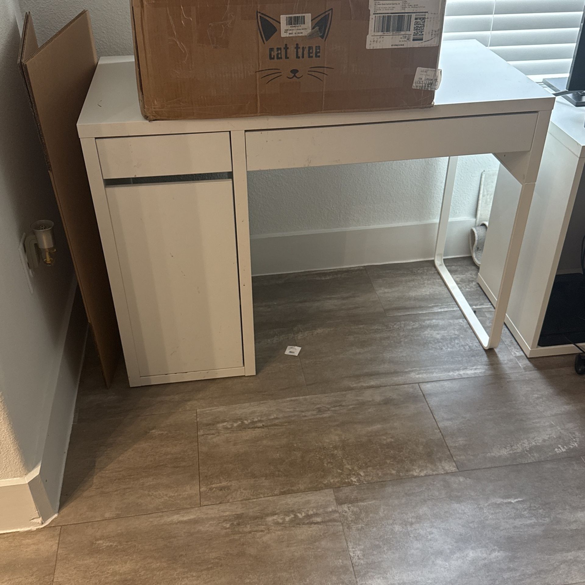 IKEA Micke desk