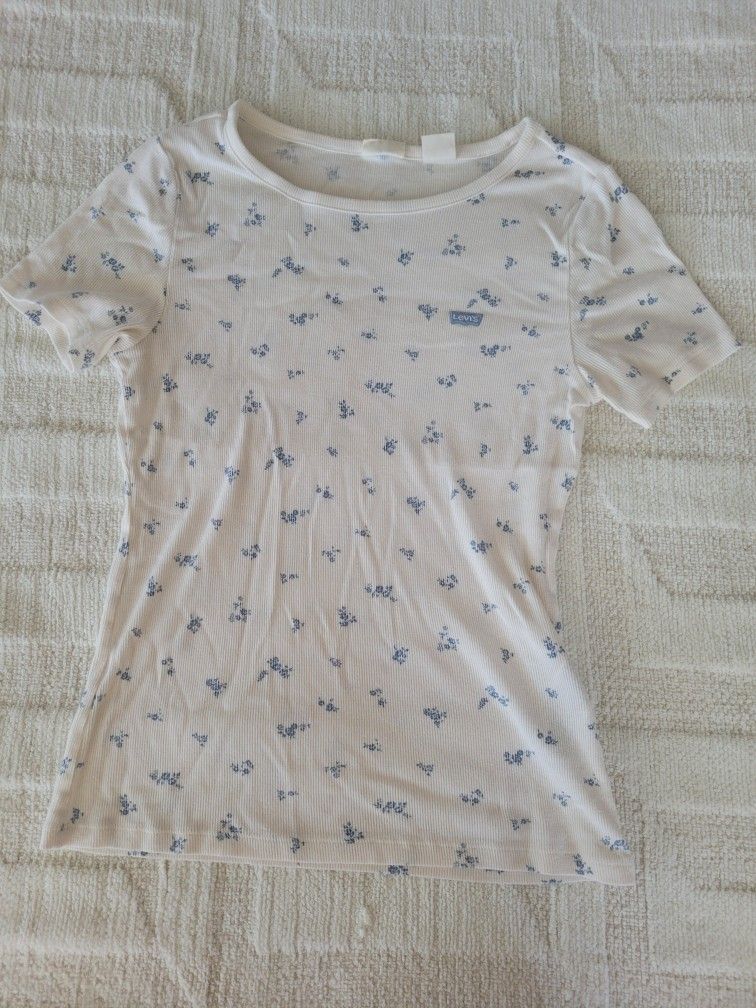 White Levi's Shirt With Flowers