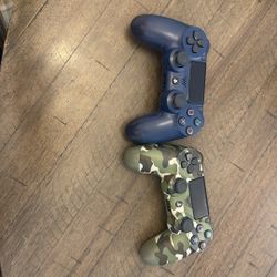 2 Ps4 Controllers