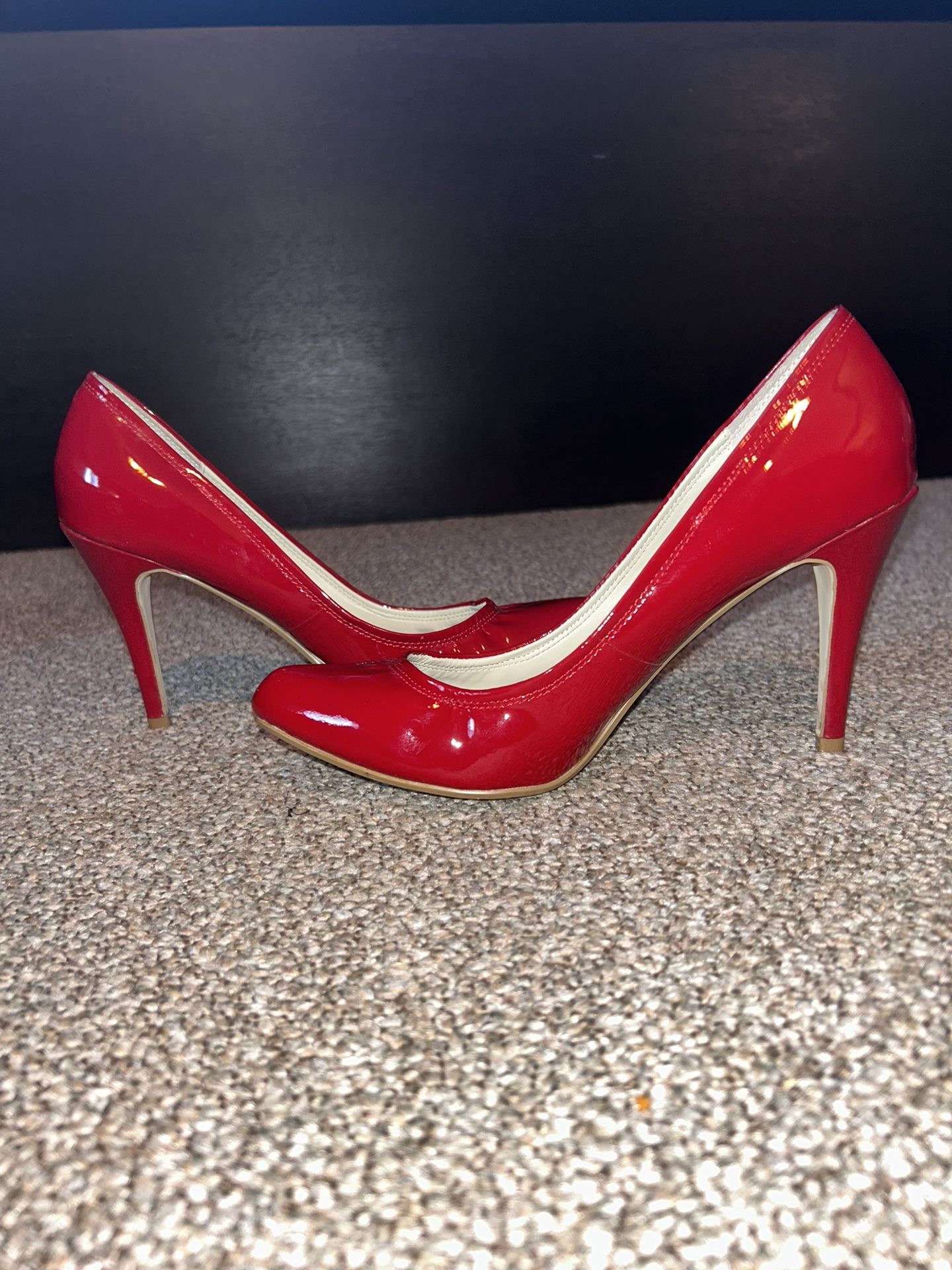 STEVE MADDEN • RED PATENT • LEATHER HEEL