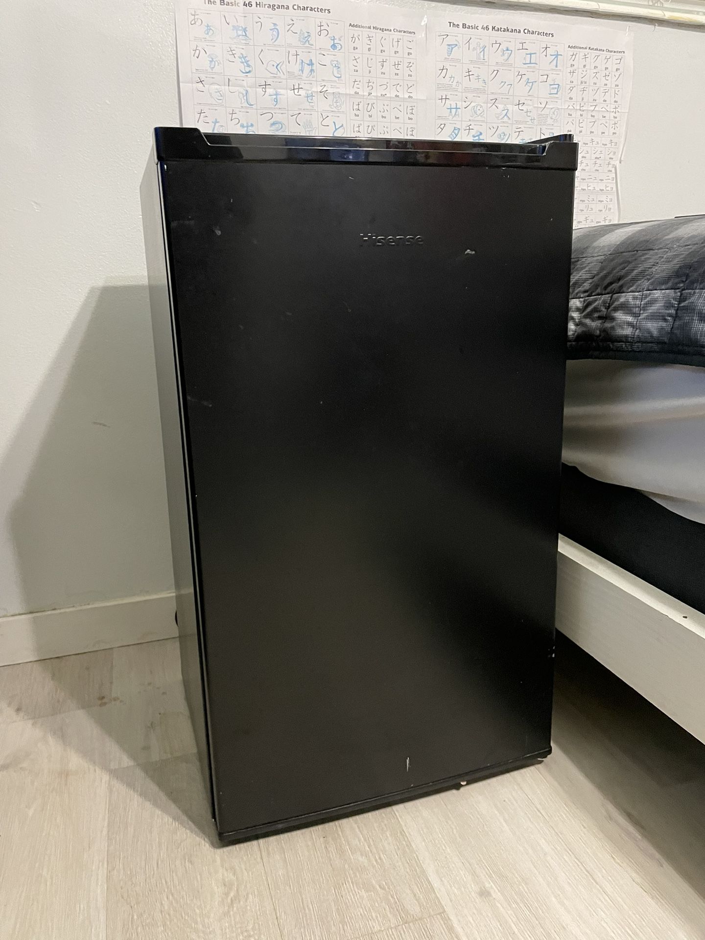 Hisense Mid Size Mini Fridge for Sale in Miramar, FL OfferUp