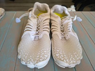Tenis shoes