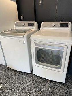 Washer dryer set