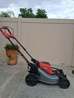 Milwaukee M18 Fuel self propelled lawn mower tool only no battery no charger no bag