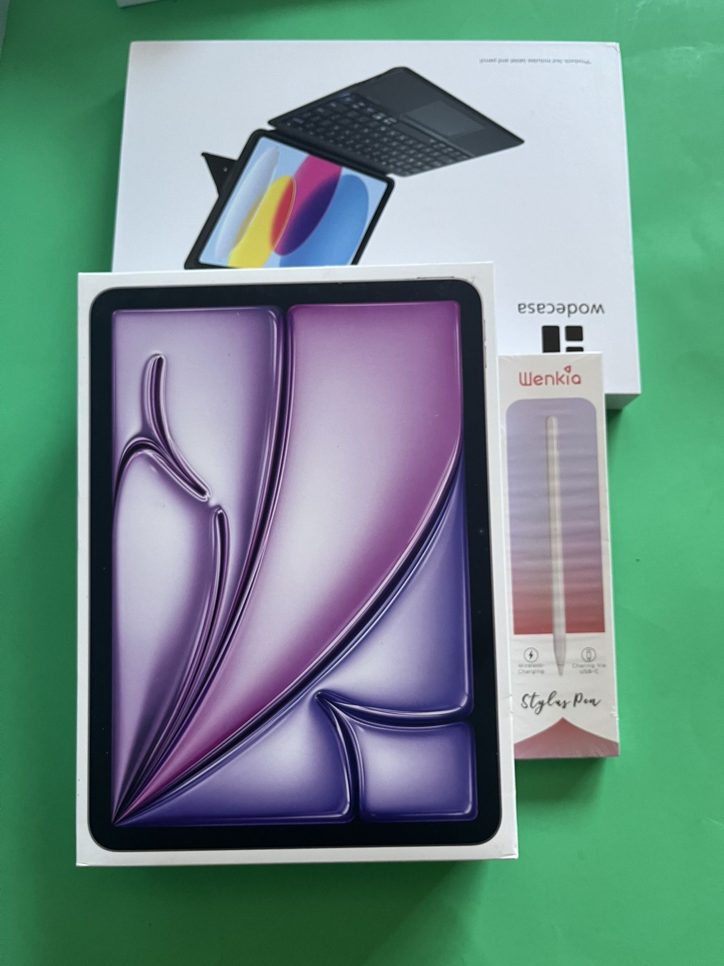 Apple IPad Air 11” ( M2 chip / 2024 Model) 128GB with pen 