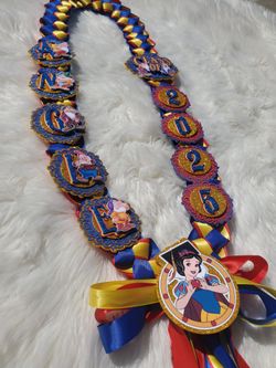 Snow White Personalized Graduation Leis, Snow White Class Of 2025 Graduation Necklace, Graduation Money Leis, Princess Graduation Leis