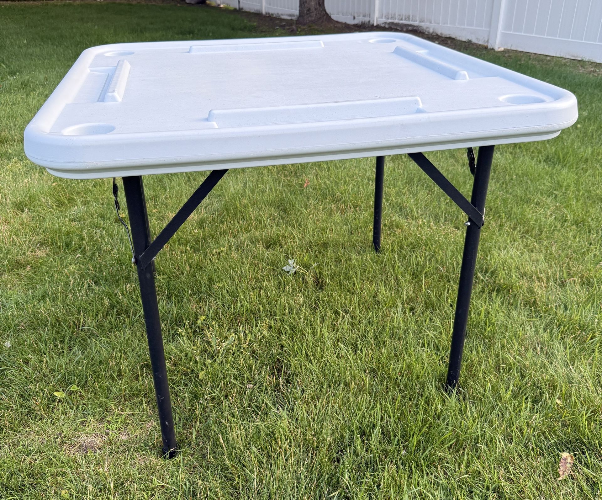 Dominos / Game Table with Tile Racks & Drink Holder - Mesa de Domino