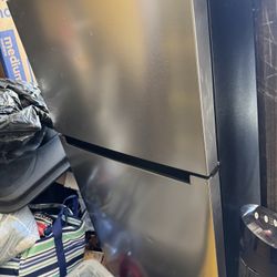 18 cu. ft. Top Freezer Refrigerator in Stainless Steel