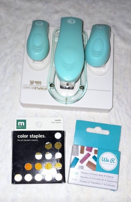 WE R MEMORY KEEPERS MAGNETIC STAPLE BOARD WITH 2 PACKS STAPLES ▪︎ NEW ▪︎ NEVER USED ▪︎ SEE DESCRIPTION