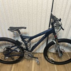 Specialized Stump jumper Expert Moutain Bike 