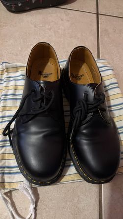 Dr. Martens Black Leather Oxford Shoes – Classic 3-Eye Style
