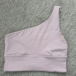 Women pink sports bra