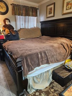 Cynthia Crawford bedframe with matress