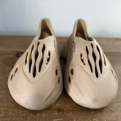Yeezy Foam Runners Beige Size 6