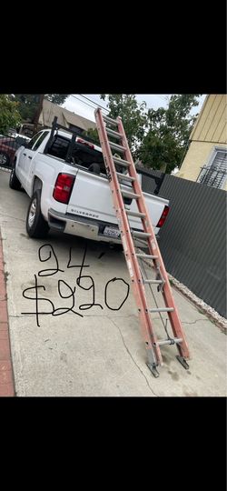 Excellent Condition 24ft and more sizes available 24ft Fiberglass extension ladders