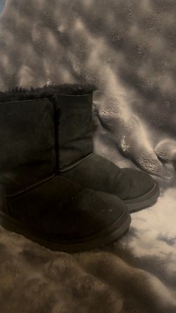 Black Ugg boots