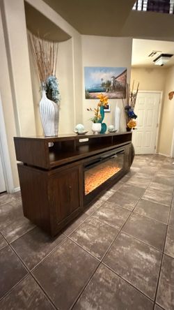 Extra large fireplace /tv stand in excellent condion 84” inches long