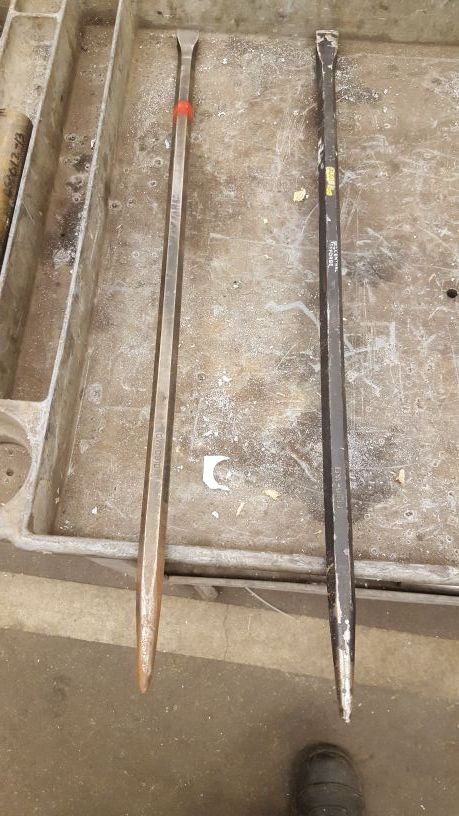 2 harbor freight pry bars 30"