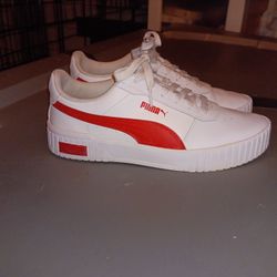 Woman's 8 1/2 Puma Shoes