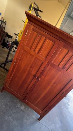 Cabinets/desktop