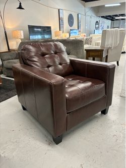 Ashley Altonbury Accent Chair – Walnut Brown