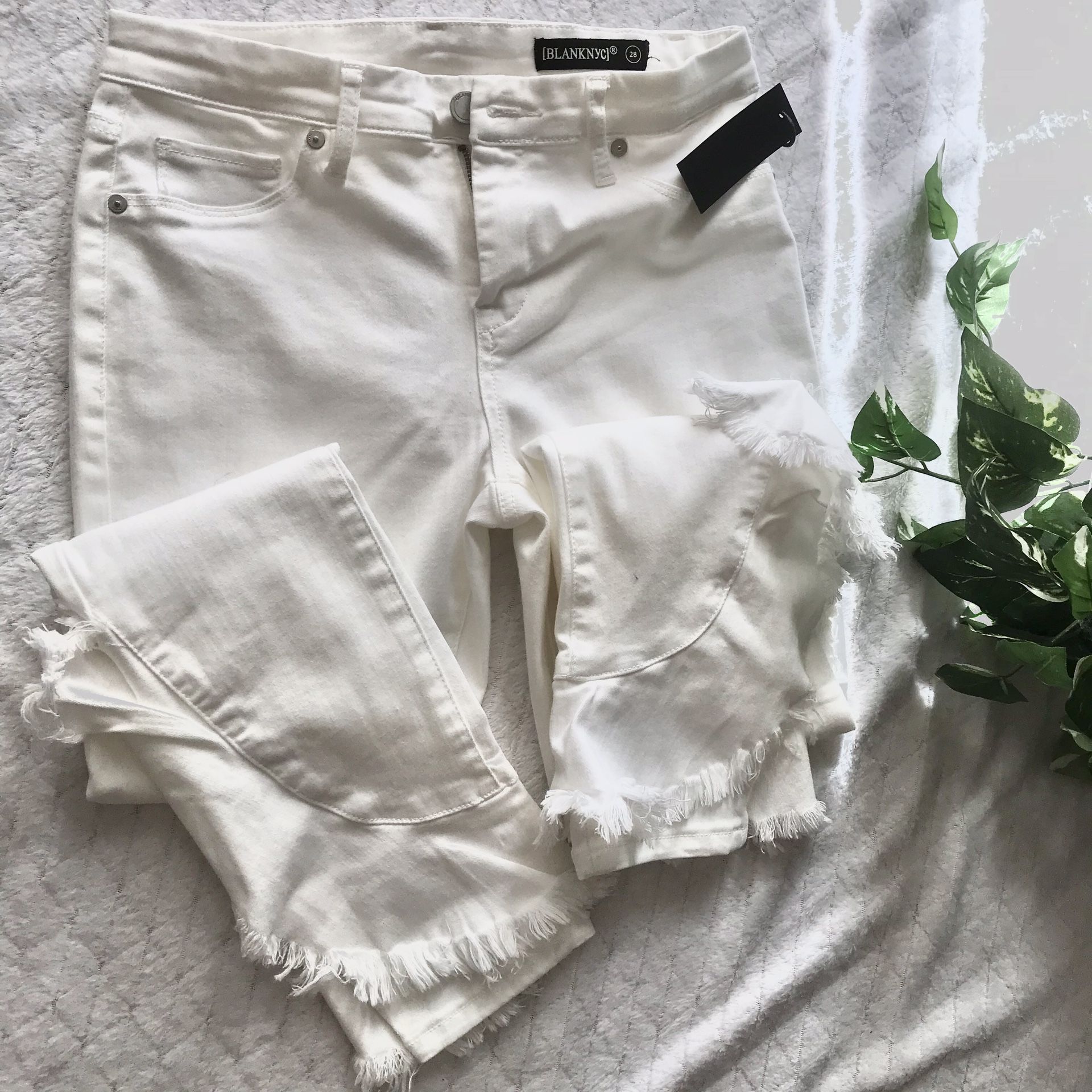 New blank nyc fringe frayed white jeans size 28