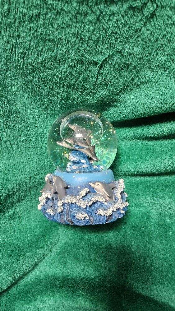 Dolphin 6" Snow Globe Plays Bornfree $5 OBO