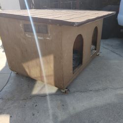 Large Double Dog House