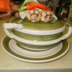 VINTAGE GARDEN HARVEST TUREEN GRAVY OR SOUP BOWL
