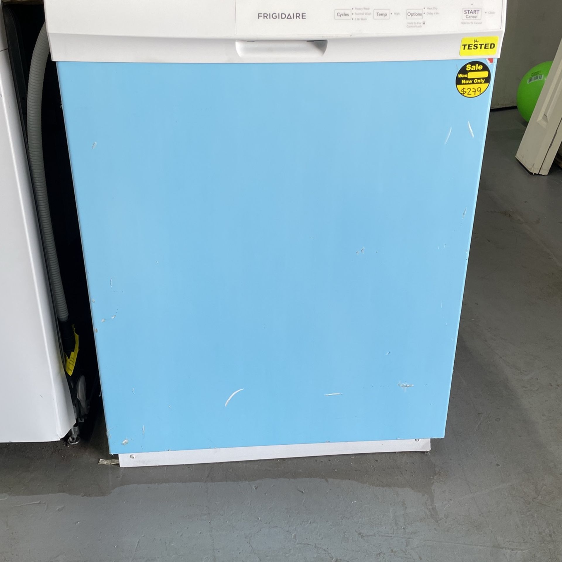 Frigidaire Dishwasher In Color White