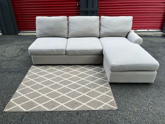 Sectional Couch!! Delivery Available 🚚!! Dimensions: 97” Length x 33” Height x 39” Depth ( 65” Depth Chaise)