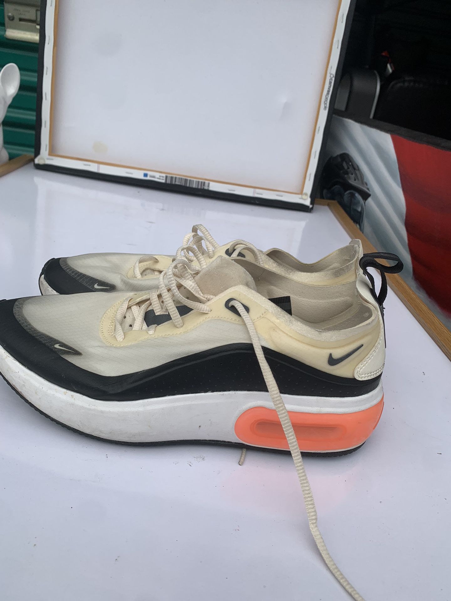 Nike Air max Size 7.5 Woman