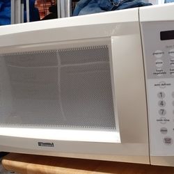 KENMORE MIDSIZE MICROWAVE 1,100 WATTS OF POWER WORKS GREAT FREE DELIVERY 