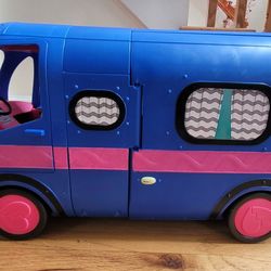 LOL Surprise 4-in-1 Glamper Fashion Camper with Surprises Fully-Furnished + so many accessories