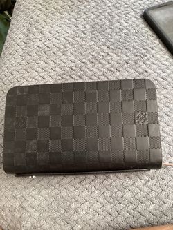 LOUIS VUITTON Zippy Vertical Wallet