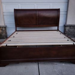 King/Cal King Sleigh Bed With Drawers Underneath 