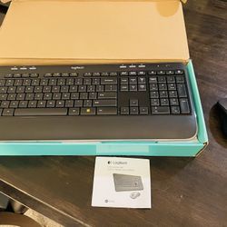 Logitech MK520 Wireless Keyboard, Mouse & Mouse Pad Combo