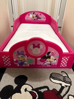 Minnie Mouse toddler bed