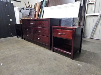 Dresser set