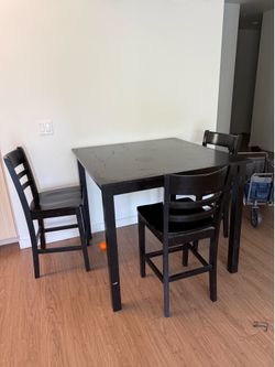 Table with 4 chairs