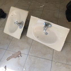 2 Bathroom Sinks