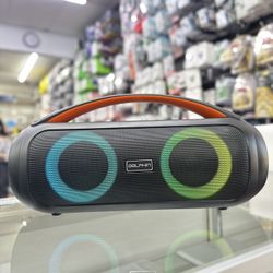 Portable Bluetooth Speaker Resistant to Splashes